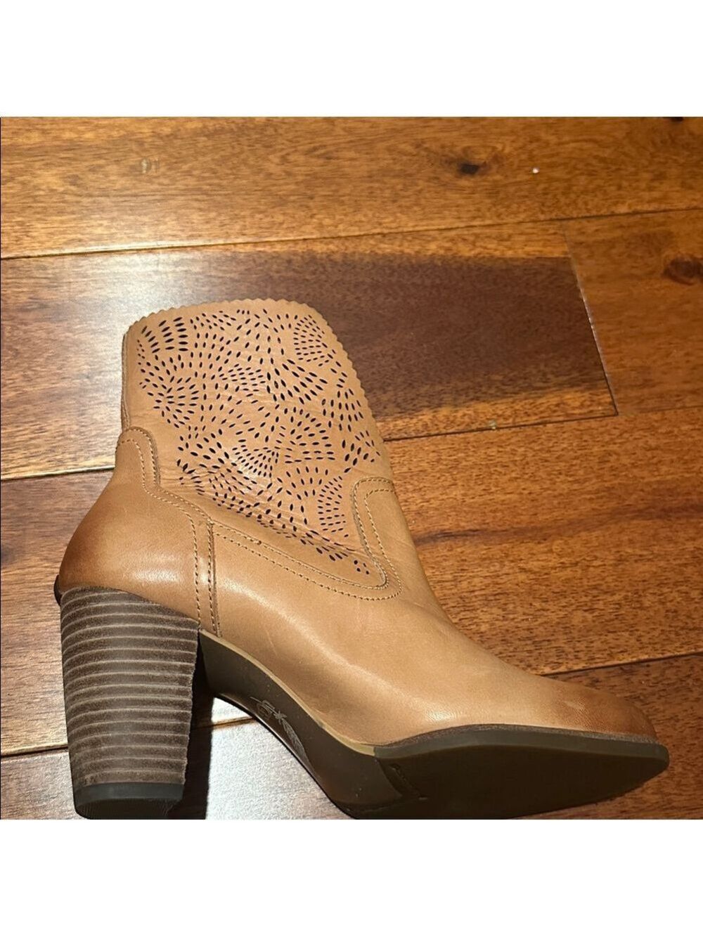UGG Women’s Thames Seaweed Perf Sun Tan Leather Bootie Size 6 - Picture 6 of 12